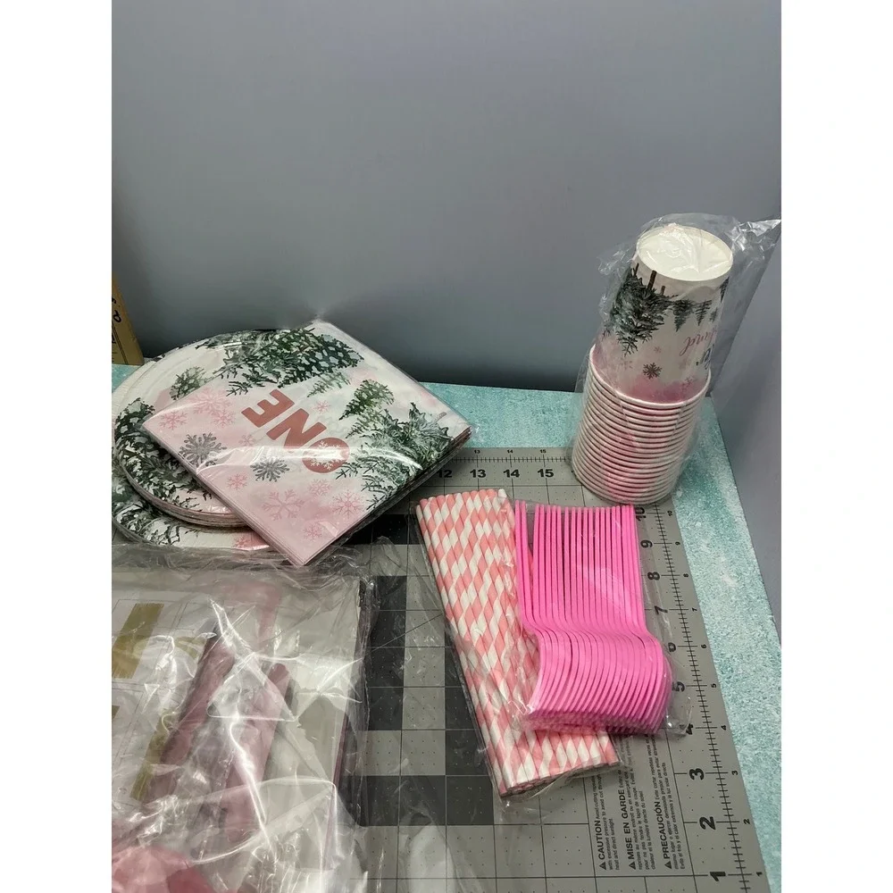 Winter Onederland 1st Birthday Decorations‎ Pink Snowflake Party Supplies Set
